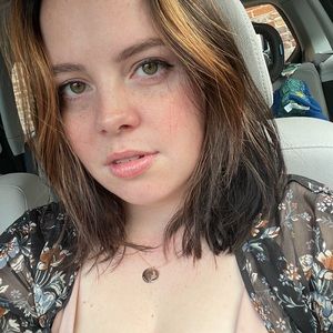 Meet your Posher, Elise